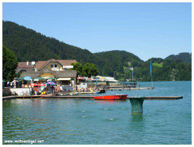 Vue panoramique du lac Wolfgangsee à Sankt Wolfgang im Salzkammergut, Autriche