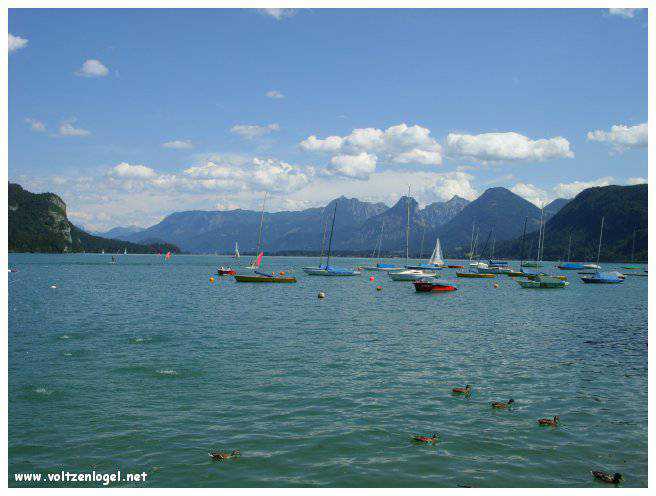 Vue panoramique du lac Wolfgangsee à Sankt Wolfgang im Salzkammergut, Autriche