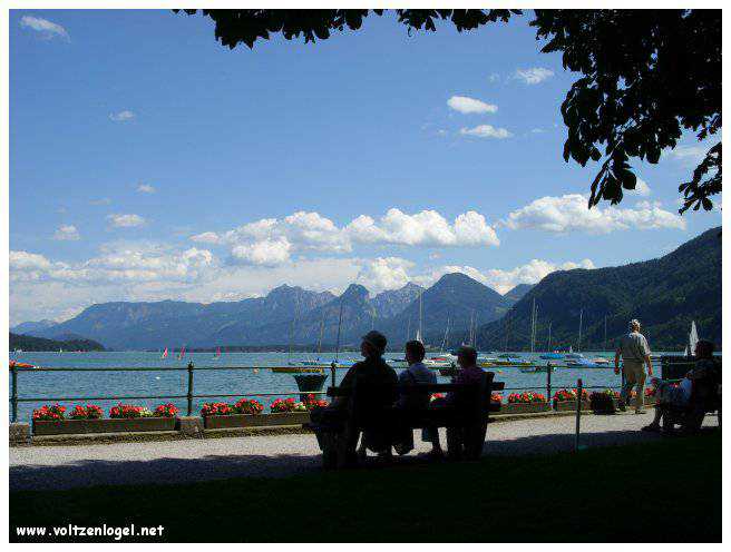 Vue panoramique du lac Wolfgangsee à Sankt Wolfgang im Salzkammergut, Autriche