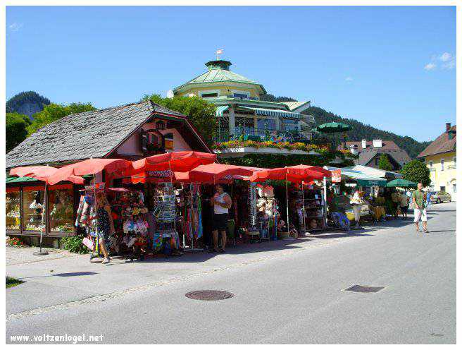 Vue panoramique du lac Wolfgangsee à Sankt Wolfgang im Salzkammergut, Autriche
