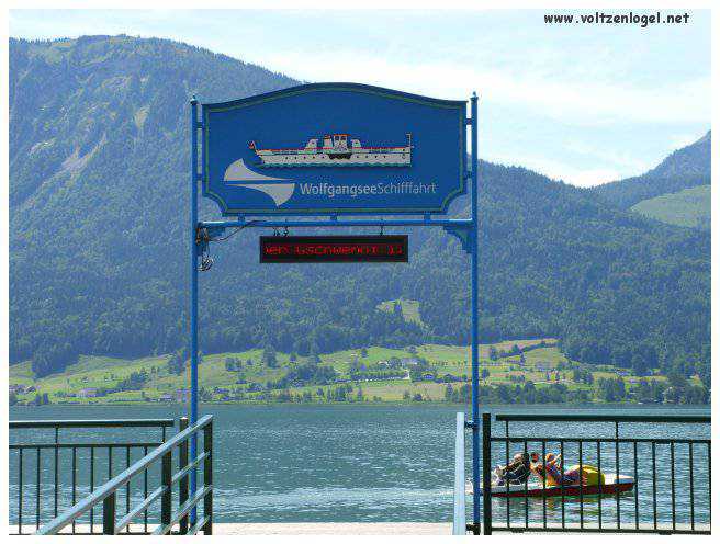 Vue panoramique du lac Wolfgangsee à Sankt Wolfgang im Salzkammergut, Autriche