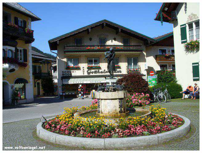 Vue panoramique du lac Wolfgangsee à Sankt Wolfgang im Salzkammergut, Autriche