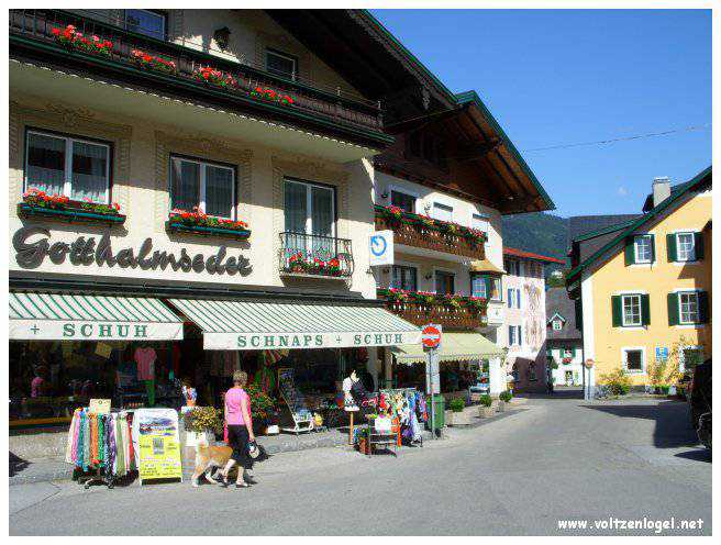 Vue panoramique du lac Wolfgangsee à Sankt Wolfgang im Salzkammergut, Autriche