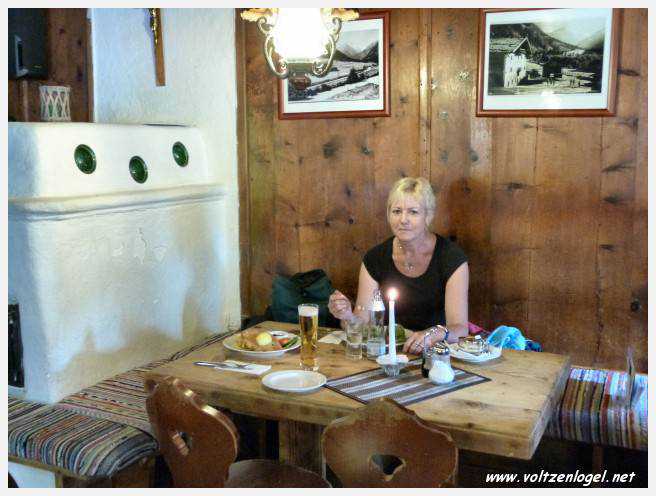 Vue spectaculaire de la Cascade de Grawa dans la vallée Stubaital en Autriche