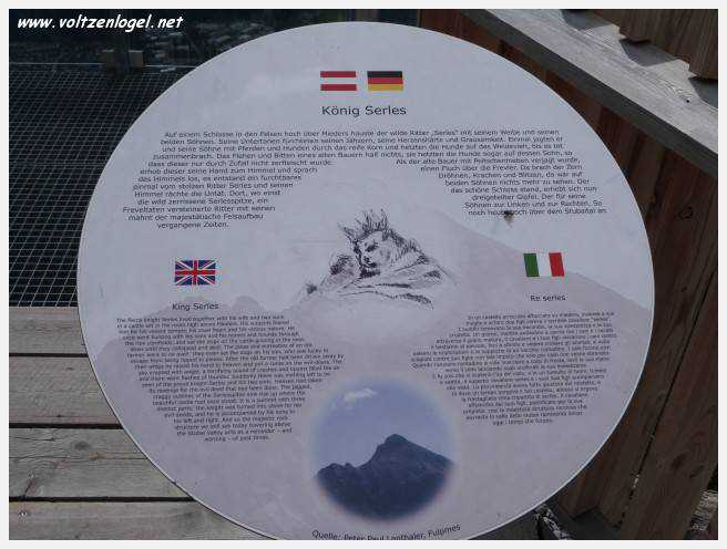 Panorama hivernal de Schlick2000, avec des skieurs dévalant les pistes enneigées des Alpes autrichiennes