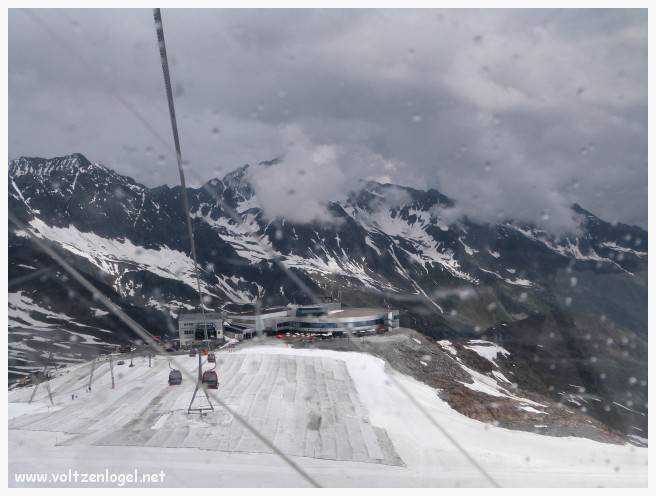 Panorama du Glacier de Stubai, sommet alpin et nature autrichienne
