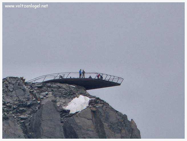 Panorama du Glacier de Stubai, sommet alpin et nature autrichienne