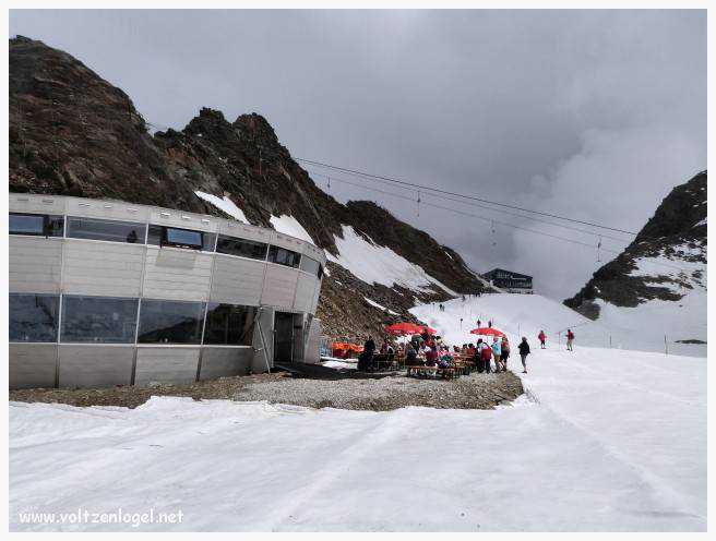 Panorama du Glacier de Stubai, sommet alpin et nature autrichienne