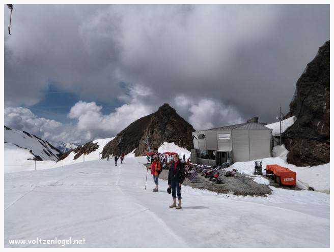Panorama du Glacier de Stubai, sommet alpin et nature autrichienne