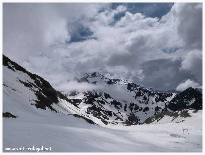 Panorama du Glacier de Stubai, sommet alpin et nature autrichienne