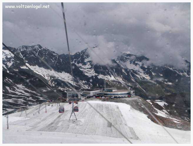 Panorama du Glacier de Stubai, sommet alpin et nature autrichienne