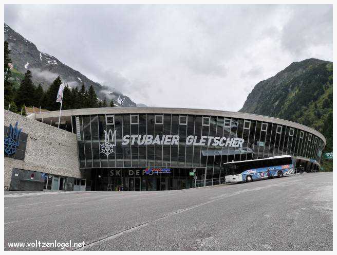 Panorama du Glacier de Stubai, sommet alpin et nature autrichienne