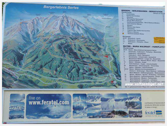 Vue panoramique du Stubai, avec ses sommets enneigés et ses sentiers de randonnée alpine