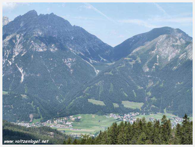 Vue panoramique depuis le téléphérique du Serles à Mieders, Vallée du Stubai