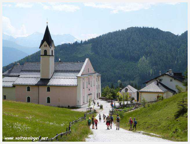 Vue panoramique depuis le téléphérique du Serles à Mieders, Vallée du Stubai