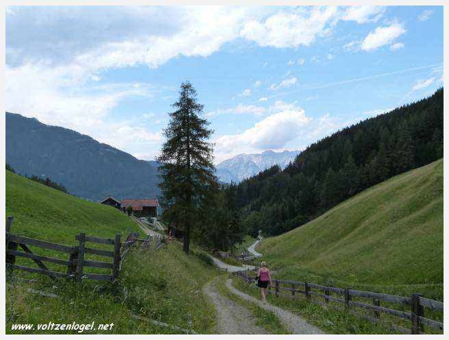 Vue panoramique depuis le téléphérique du Serles à Mieders, Vallée du Stubai
