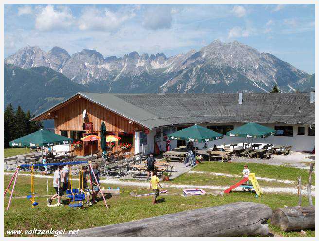 Vue panoramique depuis le téléphérique du Serles à Mieders, Vallée du Stubai