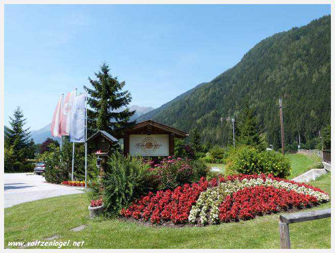 Vue panoramique sur le lac Kampler dans la vallée alpine du Stubai, Tyrol, Autriche