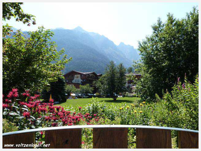 Vue panoramique sur le lac Kampler dans la vallée alpine du Stubai, Tyrol, Autriche