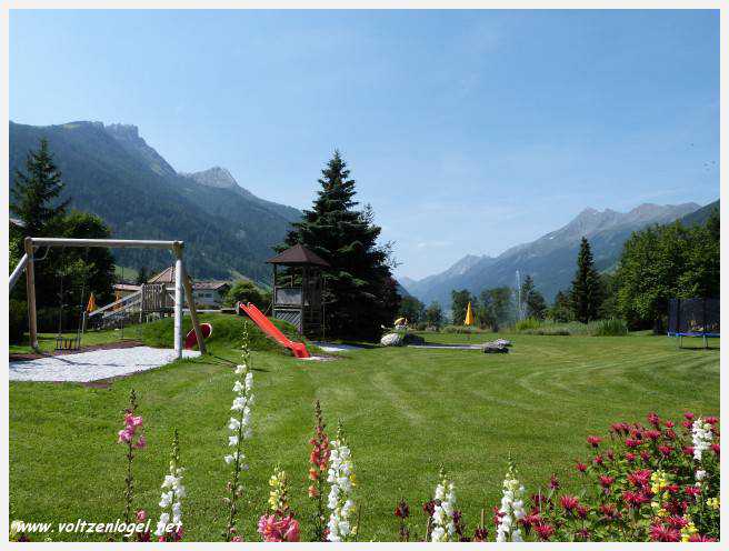 Vue panoramique sur le lac Kampler dans la vallée alpine du Stubai, Tyrol, Autriche