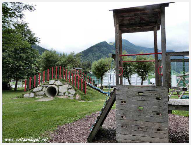 Vue panoramique sur le lac Kampler dans la vallée alpine du Stubai, Tyrol, Autriche