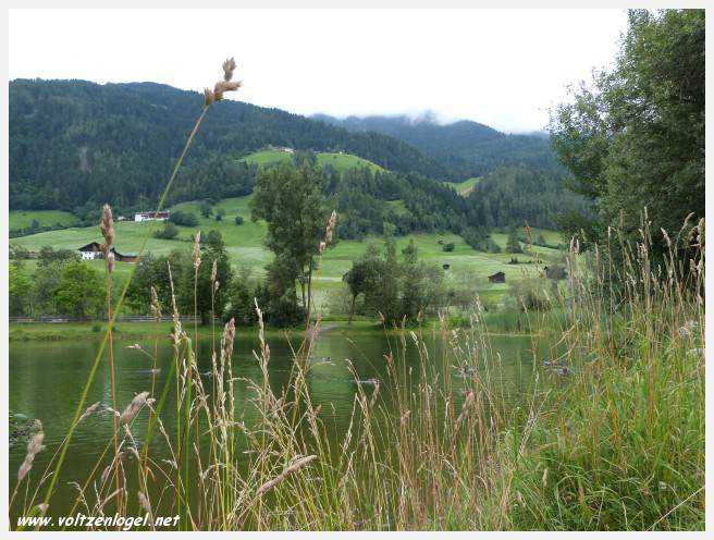 Vue panoramique sur le lac Kampler dans la vallée alpine du Stubai, Tyrol, Autriche
