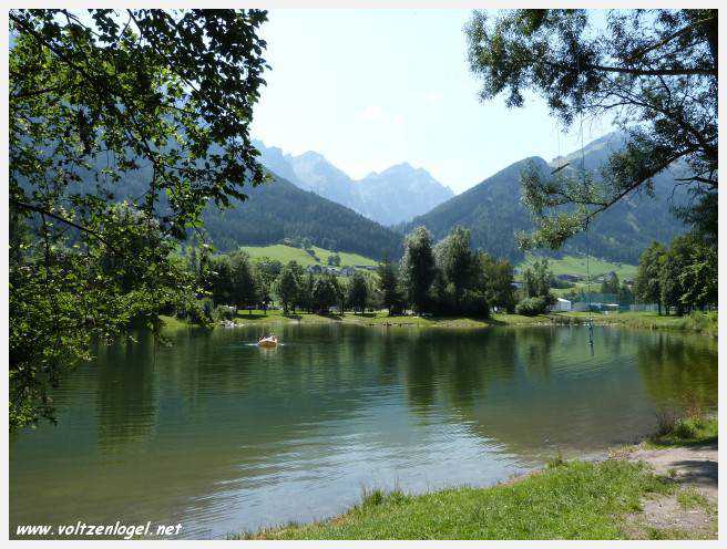 Vue panoramique sur le lac Kampler dans la vallée alpine du Stubai, Tyrol, Autriche