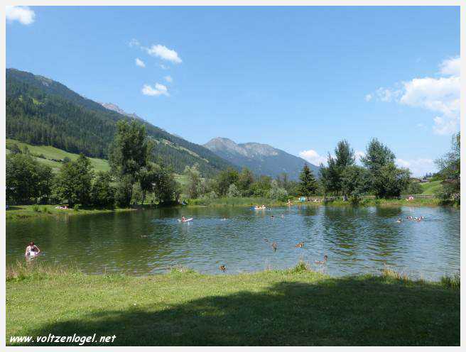 Vue panoramique sur le lac Kampler dans la vallée alpine du Stubai, Tyrol, Autriche