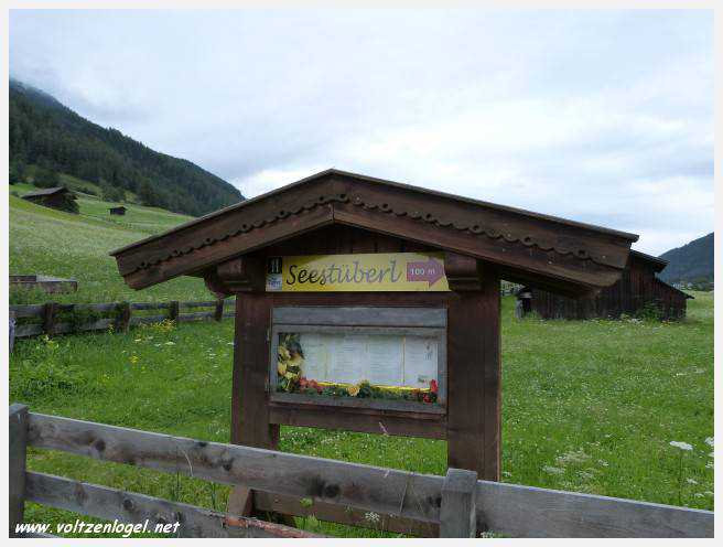 Vue panoramique sur le lac Kampler dans la vallée alpine du Stubai, Tyrol, Autriche
