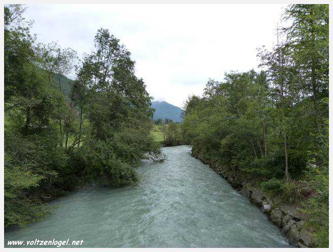Vue panoramique sur le lac Kampler dans la vallée alpine du Stubai, Tyrol, Autriche