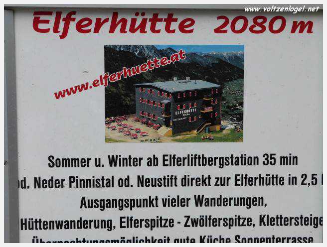 Vue panoramique des montagnes alpines de Neustift au Stubaital