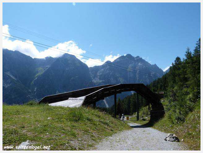 Vue panoramique des montagnes alpines de Neustift au Stubaital