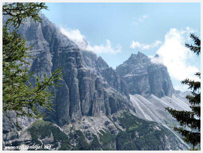 Vue panoramique des montagnes alpines de Neustift au Stubaital