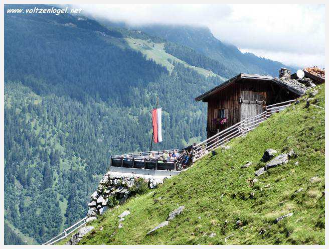 Vue panoramique des montagnes alpines de Neustift au Stubaital