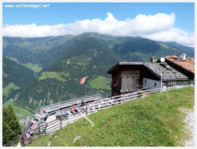 Vue panoramique des montagnes alpines de Neustift au Stubaital