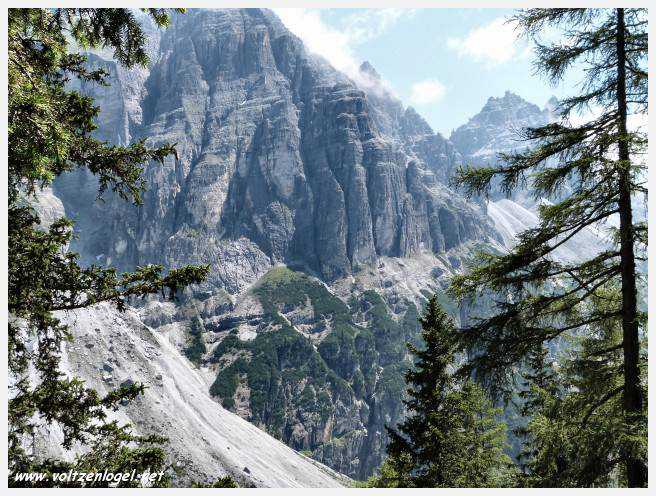 Vue panoramique des montagnes alpines de Neustift au Stubaital