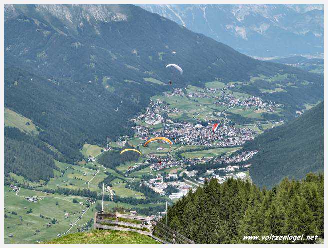 Vue panoramique des montagnes alpines de Neustift au Stubaital