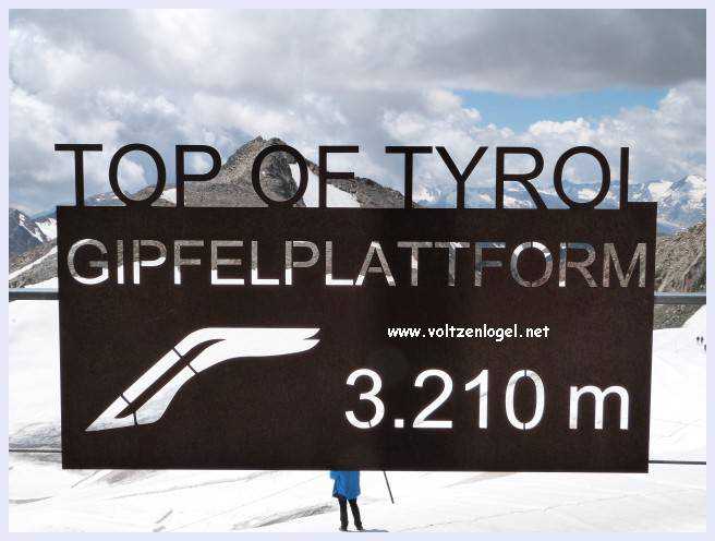 Panorama spectaculaire du Top of Tyrol au Glacier du Stubai