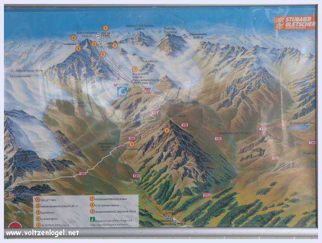 Une vue panoramique du Stubai Glacier, avec ses sommets enneigés et ses sentiers de randonnée pittoresques.