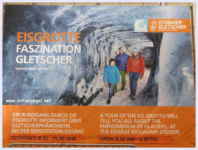 Une vue panoramique du Stubai Glacier, avec ses sommets enneigés et ses sentiers de randonnée pittoresques.