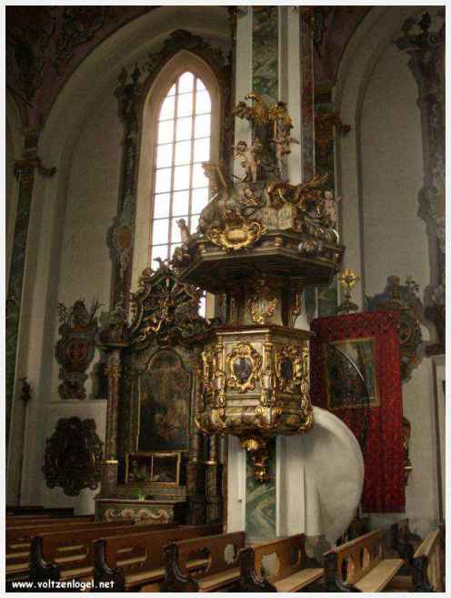 Architecture gothique et charme historique de la vieille ville de Hall