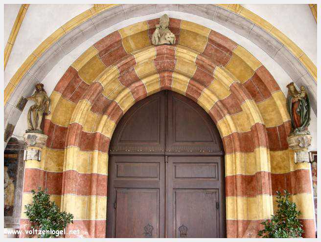 Architecture gothique et charme historique de la vieille ville de Hall