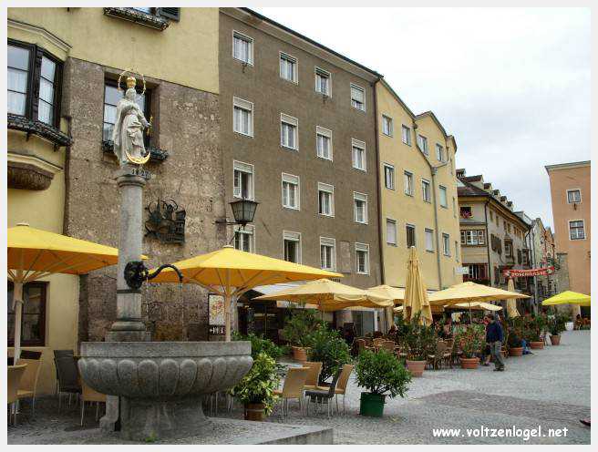 Architecture gothique et charme historique de la vieille ville de Hall