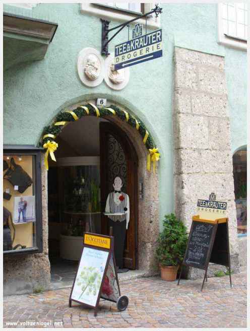 Architecture gothique et charme historique de la vieille ville de Hall