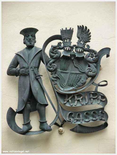 Architecture gothique et charme historique de la vieille ville de Hall