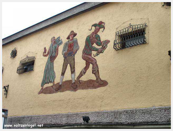 Architecture gothique et charme historique de la vieille ville de Hall