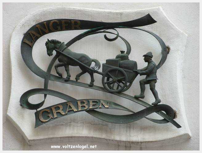 Architecture gothique et charme historique de la vieille ville de Hall