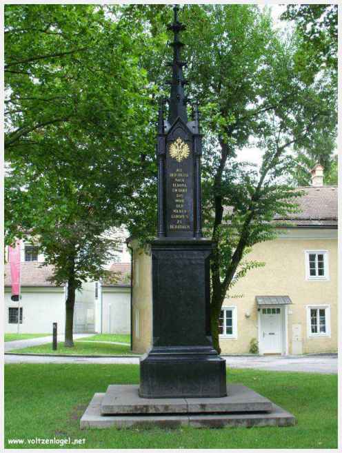 Architecture gothique et charme historique de la vieille ville de Hall