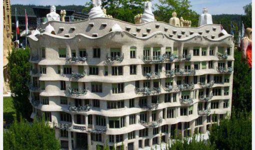 Explorez la Casa Milà à Barcelone