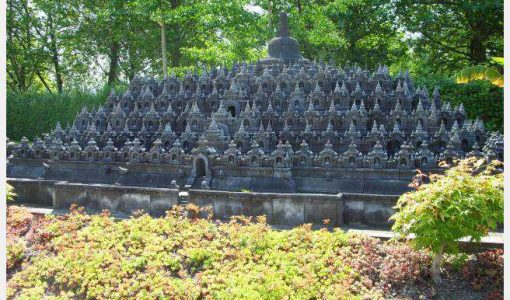 Stupas de Borobudur, symbole de sérénité et de spiritualité.